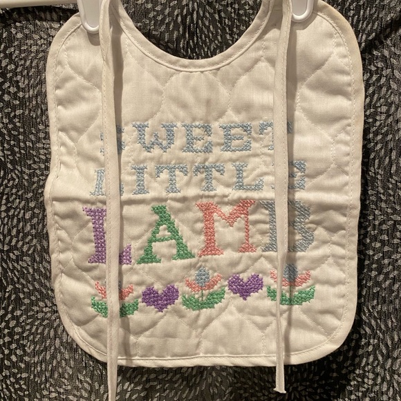 Vintage Cross-stitch bib - Picture 2 of 3